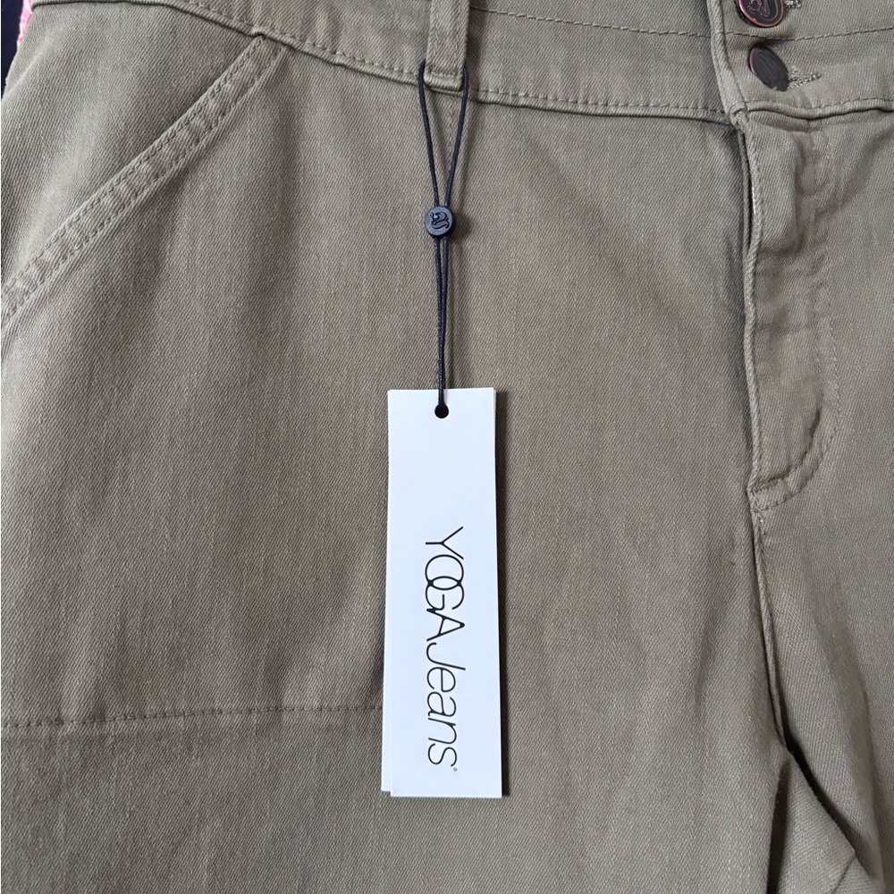Wide-Leg Cropped Pants in Olive Green - Picture 2 of 7
